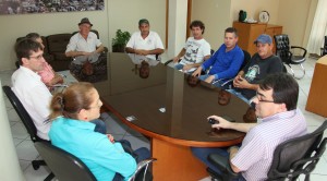 Prefeito Cantelmo Neto se reuniu com moradores da comunidade e a vereadora Lurdes Pazzini
