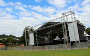 Mais um palco foi montado no kartódromo do parque de exposições para receber os shows 