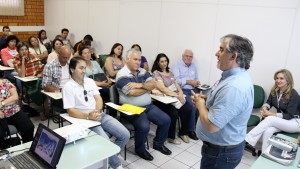 Vice-prefeito Eduardo Scirea e a secretária Jovelina Chaves recepcionaram a comitiva, sábado no Centro Empresarial