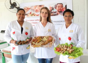 Iandra Glória dos Santos, Ana Carla Rodrigues e Ester dos Santos, as merendeiras vencedoras do primeiro Concurso de Alimentação Escolar, em Francisco Beltrão 