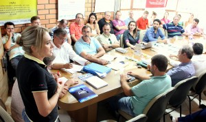 Secretária Jovelina Chaves apresentou atividades que a Semdetec realizará na feira durante reunião do comitê gestor